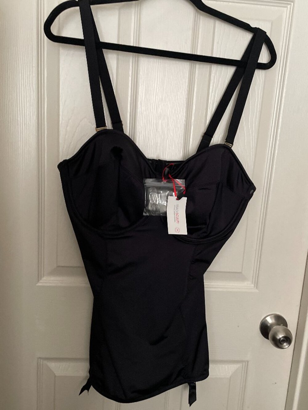 Magisclupt Black Top-NWT